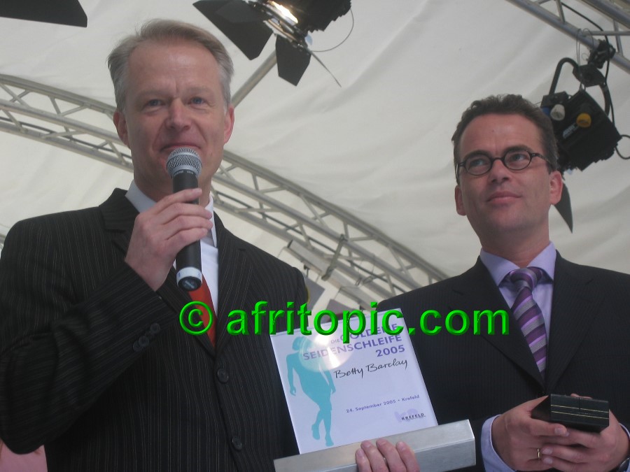 ../Images/Krefeld-Strssenmodenschau-2005 124.jpg